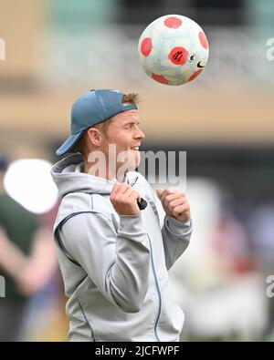 Nottingham, Regno Unito. 13th giugno 2022. Ollie Pope of England Plain football a Nottingham, Regno Unito il 6/13/2022. (Foto di Craig Thomas/News Images/Sipa USA) Credit: Sipa USA/Alamy Live News Foto Stock