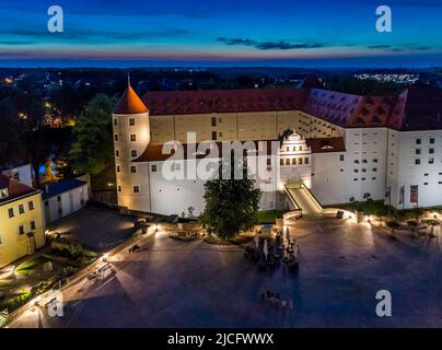 Freiberg: Freudenstein Castello, Freiberg Castello Freudenstein è splendente in nuovo splendore dal 2009, e la Schlossplatz è stata riprogettata nel 2012. Foto Stock