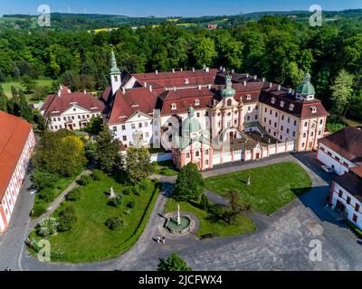 Monastero di Santa Marienthal nell'alta Lusazia: Il monastero di Santa Marienthal si trova nell'alta Lusazia, a sud di Görlitz, ad Ostritz, al confine con la Polonia con la Neisse. È il più antico nunnery dell'ordine cistercense in Germania Foto Stock