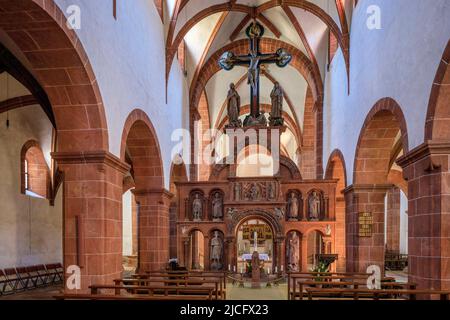 Basilica romanica sul Wechselburg con uno schermo di paludine in basalto rosso. La chiesa collegiata, come basilica tardo romanica, è uno dei grandi edifici romanici meglio conservati a est del Saale. Foto Stock