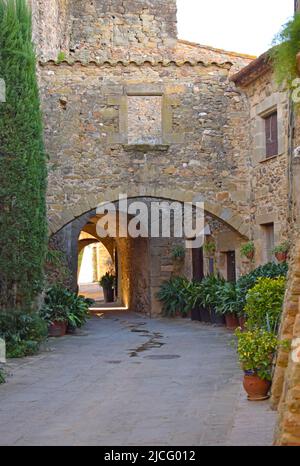 Strade di Monell, Girona Catalogna Spagna Foto Stock