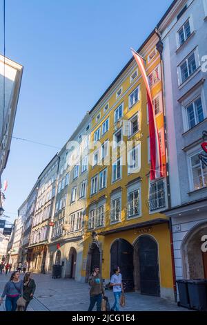 Salisburgo, il luogo di nascita di Mozart (Mozart Geburtshaus o Hagenauerhaus) a Lane Getreidegasse a Flachgau, Salisburgo, Austria Foto Stock