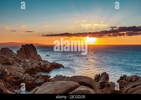 Tramonto tranquillo a Capo testa in Sardegna Foto Stock