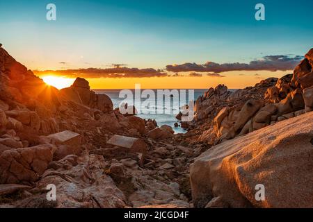 Tramonto tranquillo a Capo testa in Sardegna Foto Stock