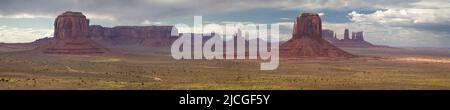 Panorama della Monument Valley da Artist's Point, Arizona, Stati Uniti. Foto Stock