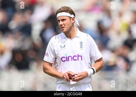 Nottingham, Regno Unito. 13th giugno 2022. Stuart Broad of England durante il gioco Credit: News Images /Alamy Live News Foto Stock