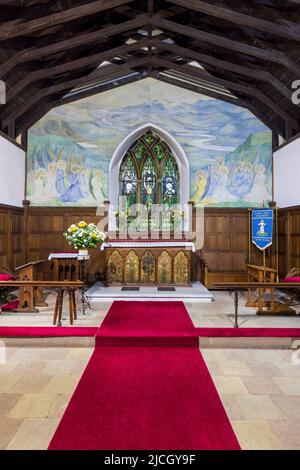 L'interno della chiesa parrocchiale di St John Helsington con l'olio commemorativo della guerra mondiale di Marion de Saumarez sulla tela vicino al Lake District, Inghilterra Foto Stock