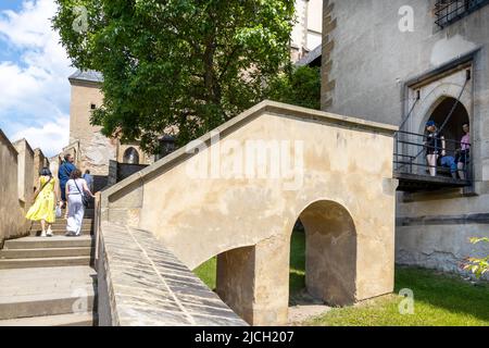 Waldemarův Most, kralovsky hrad Karlstejn, Cesky kras, Stredocesky kraj, Ceska republika / castello reale gotico Karlstejn vicino a Praga, Boemia centrale, Foto Stock