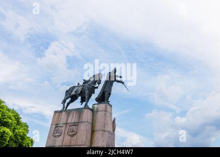 Monumento al Granduca Gediminas in Piazza della Cattedrale. Vilnius, Lituania 10 giugno 2022 Foto Stock