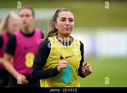 Katie Zelem in Inghilterra durante una sessione di allenamento al St George's Park, Burton-upon-Trent. Data foto: Lunedì 13 giugno 2022. Foto Stock