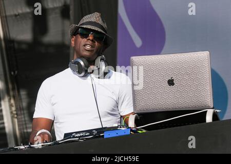 Il DJ inglese e il presentatore Trevor Nelson suonano al Cambridge Club Festival al Childerley Orchard, Cambridge, Regno Unito. Giugno 12, 2022 Foto Stock