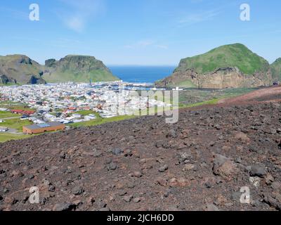 Vista panoramica di Heimaey vista dal vulcano Eldfell. Foto Stock