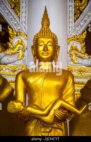 Wat Rat Prahong Tham tempio con buddha reclinato a Nonthaburi, Thailandia Foto Stock