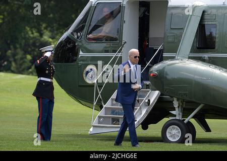 Washington, Stati Uniti. 13th giugno 2022. Il Presidente DEGLI STATI UNITI Joe Biden arriva alla Casa Bianca di Delaware, oggi il 25 giugno 2022 alla Casa Bianca/South Lawn a Washington DC, USA. (Foto di Lenin Nolly/Sipa USA) Credit: Sipa USA/Alamy Live News Foto Stock