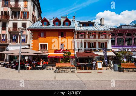 CHAMONIX, Francia - Luglio 18, 2019: Chamonix Mont Blanc city center è un comune e città nel sud est della Francia. Foto Stock