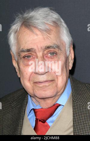 **FOTO DEL FILE** Philip Baker Hall è passato via. HOLLYWOOD, CA - Marzo 05: Philip Baker Hall al 'Bad Words' Los Angeles Premiere, Arclight, Hollywood, Marzo 05, 2014. Credit: Janice Ogata/MediaPunch Foto Stock