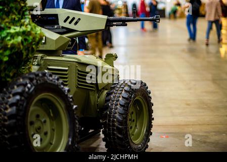 Intelligenza artificiale stazione mobile di arma robotica. Foto Stock