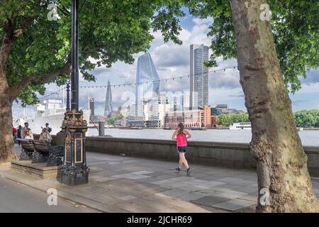 Northbank Riverfront, Westminster, Londra, Inghilterra Foto Stock