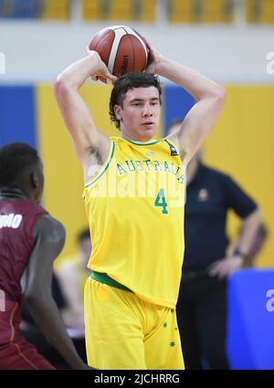 Doha, Qatar. 13th giugno 2022. Kristian Ferronato of Australia Basketball Teamin action durante la partita del campionato asiatico FIBA U16 del 2022 tra Australia e Qatar al al-Gharafa Sports Multi-Purpose Hall. Punteggio finale; Australia 104:27 Qatar. Credit: SOPA Images Limited/Alamy Live News Foto Stock