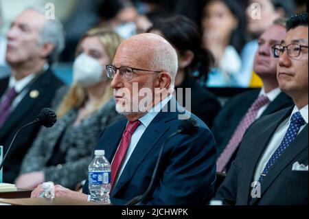 Washington, DC, USA, 13 giugno 2022. Il procuratore delle elezioni Benjamin Ginsberg risponde alle domande durante la United States House Select Committee per indagare sull'attacco del 6th gennaio all'udienza del Campidoglio statunitense a Capitol Hill a Washington, DC il 13 giugno 2022. Credit: Rod Lammey/CNP /MediaPunch Foto Stock
