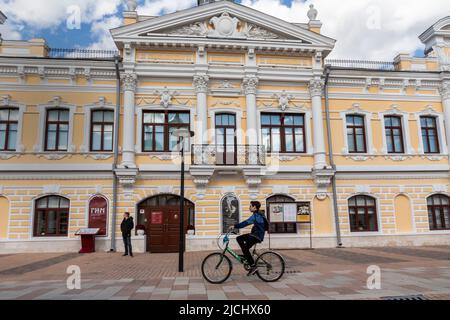 Tula, Russia. 28th maggio 2022. Vista dell'edificio del Museo Statale di Mosca (una residenza dei mercanti di Belolipetsky) in via Metallistov nella città di Tula, Russia Foto Stock