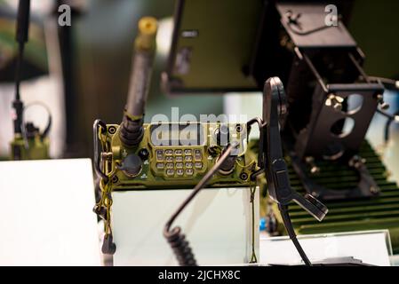 La stazione radio a onde corte è destinata al mantenimento di comunicazioni telefoniche e telegrafiche bilaterali con protezione dal rumore Foto Stock