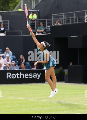 13th giugno 2022; Edgbaston Priory Club, Edgbaston, Birmingham, Regno Unito; Torneo di tennis di prato classico di Birmingham; Caroline Garcia fra serve nella sua partita contro Viktorija Golubic sui Foto Stock