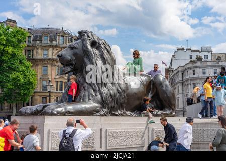 Trafalgar Square prende il nome dalla battaglia di Trafalgar, una vittoria navale britannica nelle guerre napoleoniche con Francia e Spagna che si è svolta il 21 Oc Foto Stock