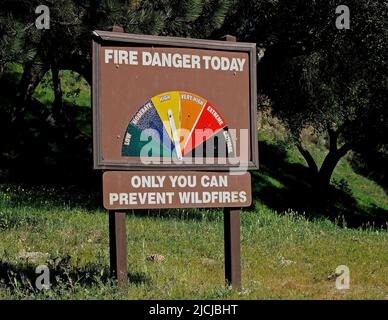 Pericolo di incendio oggi segno in alto in California Foto Stock