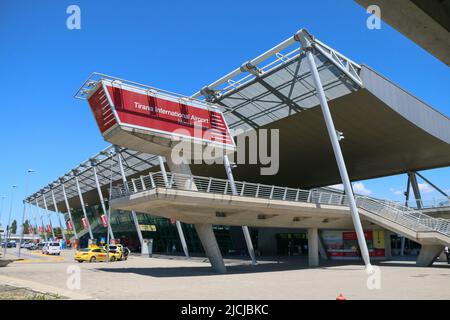 Tirana, Albania - 29.07.2017: Aeroporto internazionale di Tirana Nene Tereza, noto anche come aeroporto internazionale di Rinas, è il principale internat albanese Foto Stock