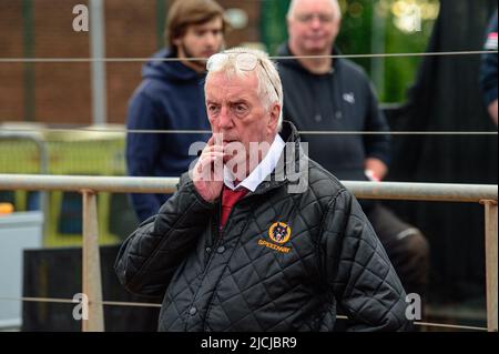 MANCHESTER, REGNO UNITO. GIU 13th Wolverhampton Parrys International Wolves team manager Peter Adams durante la partita SGB Premiership tra Belle Vue Aces e Wolverhampton Wolves al National Speedway Stadium di Manchester lunedì 13th giugno 2022. (Credit: Ian Charles | MI News) Credit: MI News & Sport /Alamy Live News Foto Stock