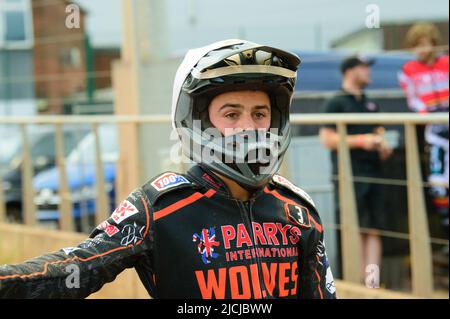 MANCHESTER, REGNO UNITO. GIUGNO 13th Wolverhampton Parrys International Wolves Luke Becker durante la partita di premiership SGB tra Belle Vue Aces e Wolverhampton Wolves al National Speedway Stadium di Manchester lunedì 13th giugno 2022. (Credit: Ian Charles | MI News) Credit: MI News & Sport /Alamy Live News Foto Stock