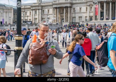 Trafalgar Square, che prende il nome dalla battaglia di Trafalgar, una vittoria navale britannica nelle guerre napoleoniche con Francia e Spagna. Foto Stock