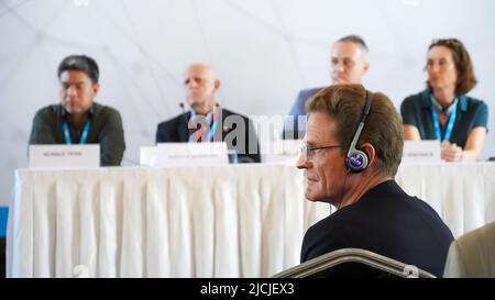 Izmir, Turchia il 13 giugno 2022. Capo della delegazione dell'Unione europea presso l'ambasciatore turco Nikolaus Meyer-Landrut. Vertice Internazionale dei Media locali 2022, ospitato dal comune metropolitano di Izmir, organizzato dall'Unione dei giornalisti della Turchia (TGS) e dall'Associazione dei giornalisti di Izmir (CIG). È iniziata con l'Assemblea generale della Federazione europea dei giornalisti (EFJ) a Izmir, in Turchia, il 13 giugno 2022. Al vertice hanno partecipato quarantacinque giornalisti provenienti da centodieci paesi europei, giornalisti locali, nazionali e internazionali. Europeo Foto Stock