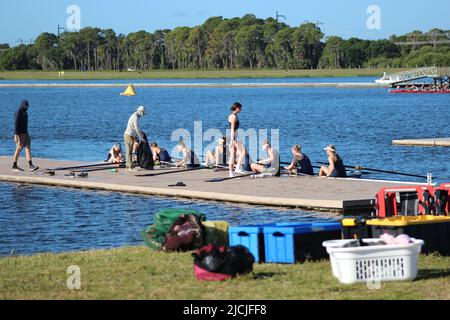 2022 University of Michigan Womens team a Big Ten gara di regata invitazionale Sarasota Florida nathan Benderson Park equipaggio 4 8 persone barche veloce Foto Stock