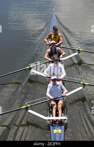 2022 University of Michigan Womens team a Big Ten gara di regata invitazionale Sarasota Florida nathan Benderson Park equipaggio 4 8 persone barche veloce Foto Stock