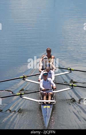 2022 University of Michigan Womens team a Big Ten gara di regata invitazionale Sarasota Florida nathan Benderson Park equipaggio 4 8 persone barche veloce Foto Stock