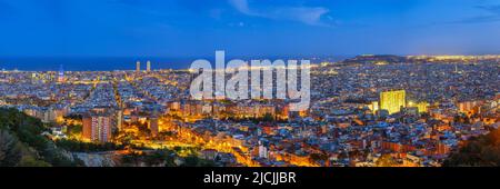 Barcellona Spagna, vista ad alto angolo notte panorama città skyline vista da Bunkers del Carmel Foto Stock