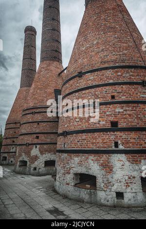 Enkhuizen, Paesi Bassi - Agosto 18,2021: Le ex fornaci di calce di Akersloot sono state ricostruite nel museo Zuiderzee di Enkhuizen. Foto Stock