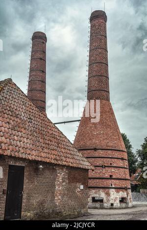 Enkhuizen, Paesi Bassi - Agosto 18,2021: Le ex fornaci di calce di Akersloot sono state ricostruite nel museo Zuiderzee di Enkhuizen. Foto Stock