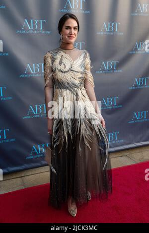 New York, Stati Uniti. 13th giugno 2022. Julia Loomis partecipa all'American Ballet June Gala al David H. Koch Theatre al Lincoln Center di New York, New York, il 13 giugno 2022. (Foto di Gabriele Holtermann/Sipa USA) Credit: Sipa USA/Alamy Live News Foto Stock