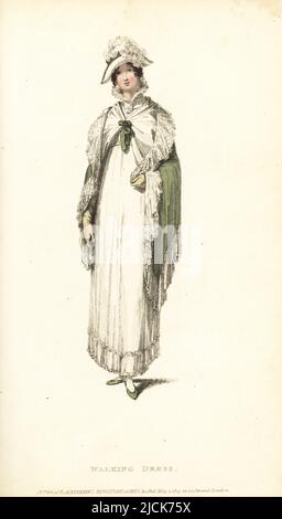 Donna alla moda Regency in abito corto a piedi di francese cambric, colletto militare, pizzo fan frill, scialle di seta fazzoletto, capelli in ricci sciolti, raso verde mare cappello Blucher con piuma struzzo, mantello sciarpa velluto. Vol. 11, piatto 31, maggio i, 1814. Incisione in copperplate a mano di Thomas Uwins dal Rudolph Ackermann's Repository of Arts, Strand, Londra. Foto Stock