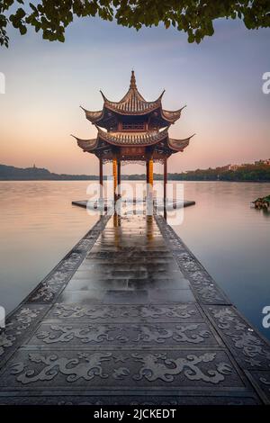 Antica Jixian Pavilion al Lago Ovest, Hangzhou, Cina Foto Stock