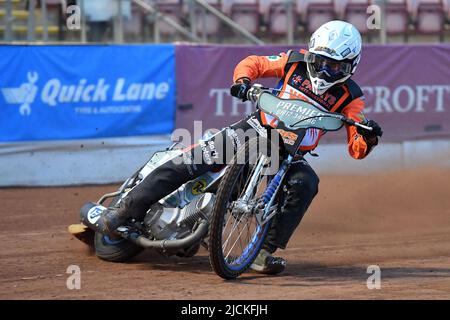 MANCHESTER, REGNO UNITO. GIUGNO 13th Luke Kileen durante la partita della SGB Premiership tra Belle Vue Aces e Wolverhampton Wolves al National Speedway Stadium di Manchester, lunedì 13th giugno 2022. (Credit: Eddie Garvey | MI News) Credit: MI News & Sport /Alamy Live News Foto Stock