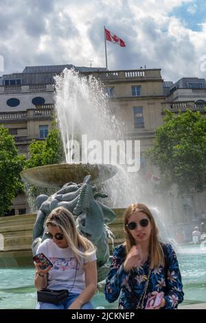 Trafalgar Square prende il nome dalla battaglia di Trafalgar, una vittoria navale britannica nelle guerre napoleoniche con Francia e Spagna che si è svolta il 21 Oc Foto Stock