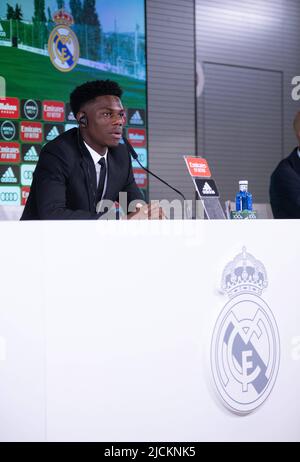 Madrid, Spagna. 20th maggio 2022. Presentazione di Aurelien Tchouameni come nuovo giocatore del Real Madrid presso la Real Madrid Sports City. 14 giugno 2022 Presentacion de Aurelien Tchouameni como nuevo jugador de Real Madrid en la Ciudad Deportiva del Real Madrid. 14 de Junio de 2022 900/Cordon Press Credit: CORDON PRESS/Alamy Live News Foto Stock