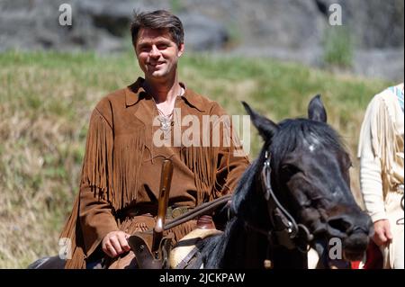 Elspe, Germania. 14th giugno 2022. L'attore Martin Krah (Old Shatterhand) siede su un cavallo durante una conferenza stampa per il Karl May Festival di Elspe. Credit: Henning Kaiser/dpa/Alamy Live News Foto Stock