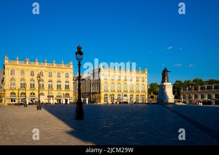 Place Stanislas è una grande piazza nella città di Nancy, nella regione storica della Lorena. Francia. Costruito nel 1752-1756 su richiesta di Stanisław Leszczyńsk Foto Stock