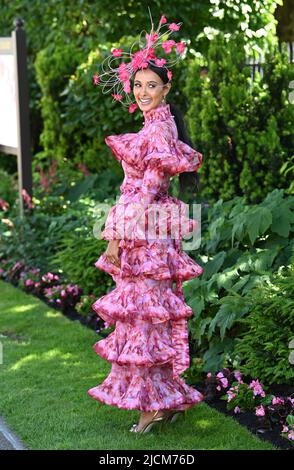 Maya Jama al Royal Ascot 2022. Credito: Doug Peters/EMPICS Foto Stock