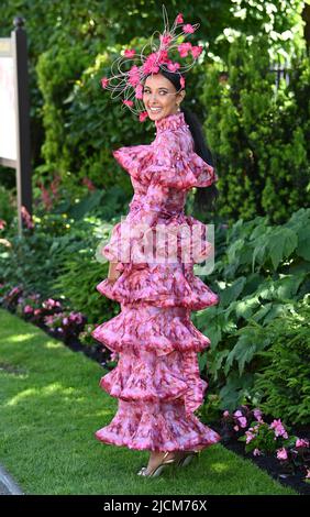 Maya Jama al Royal Ascot 2022. Credito: Doug Peters/EMPICS Foto Stock